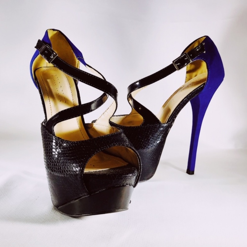 Liliana Two Tone Snake Criss Cross Platform Sandal